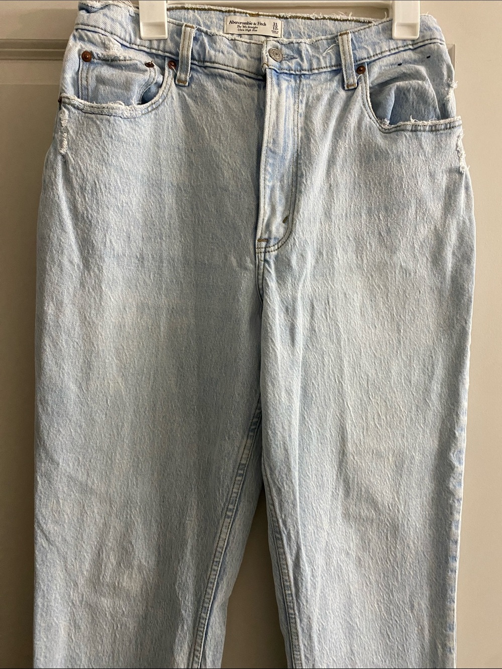 Abercrombie & Fitch Womenβs Light Blue Relaxed Fit Jeans